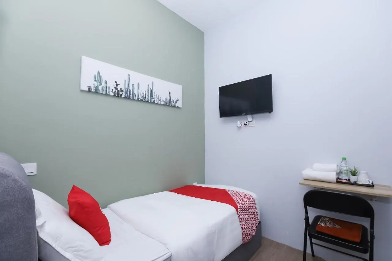 Oyo 90399 Green Home Hotel Syariah Sepang