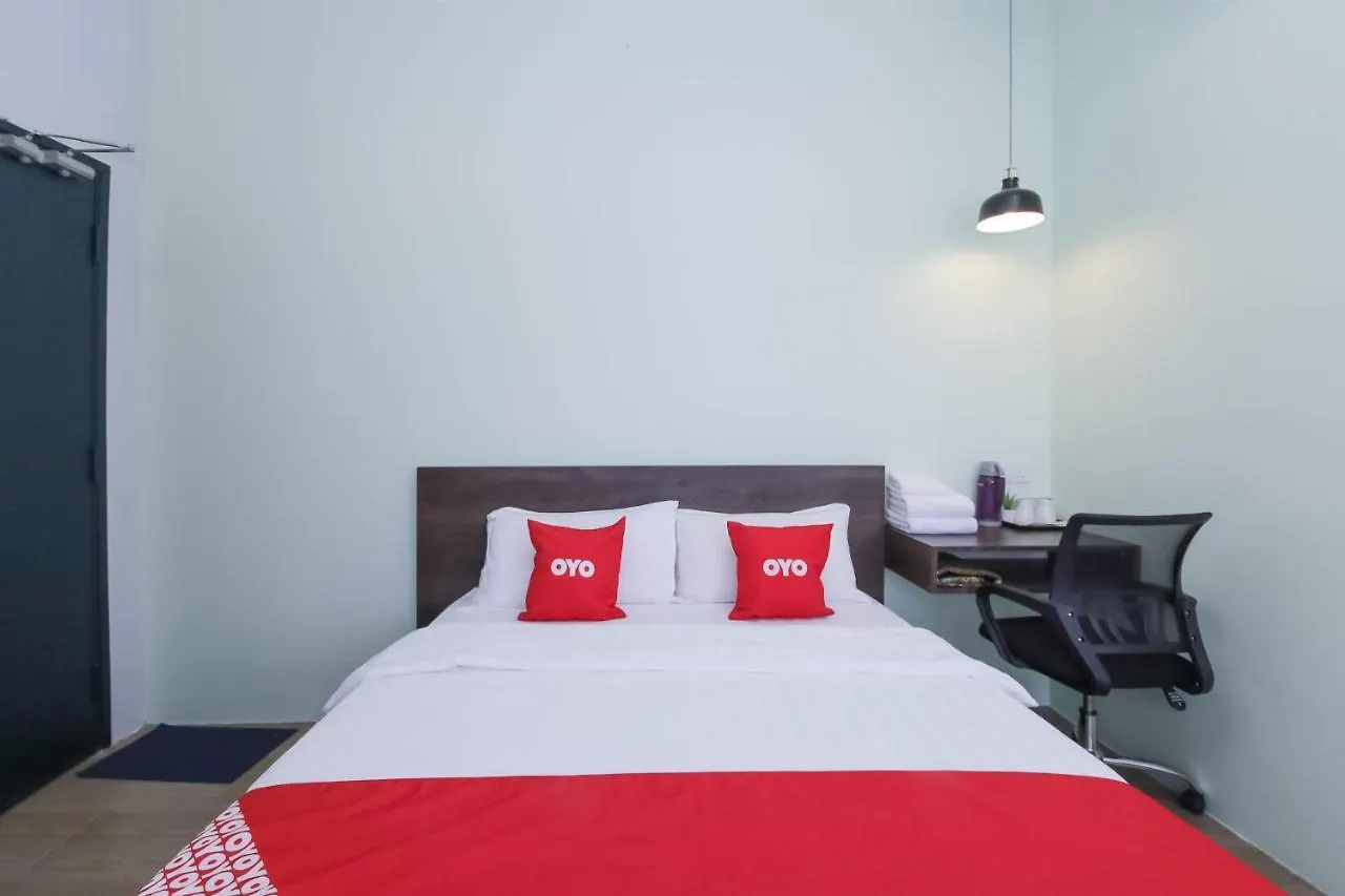 Oyo 90399 Green Home Hotel Syariah Sepang 2*,